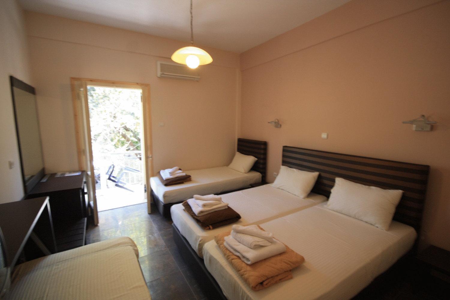 Ulrika Hotel Aegina Bagian luar foto